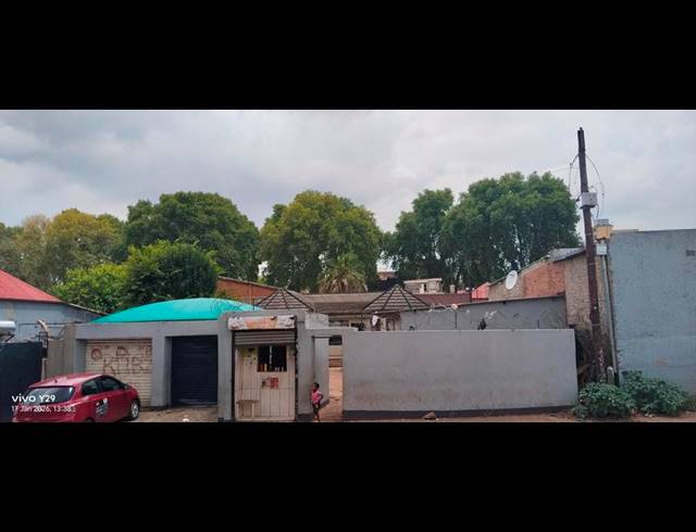 11 BEDROOM HOUSE FOR SALE IN YEOVILLE